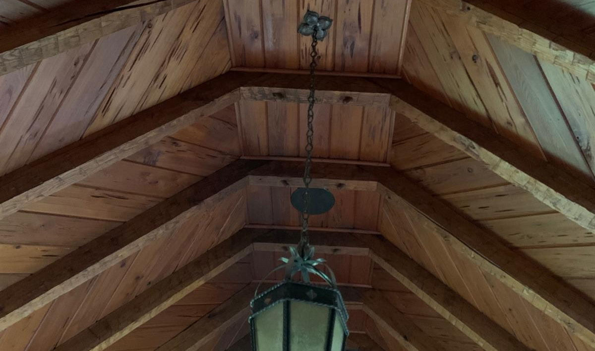 Dark Pecky cypress ceiling