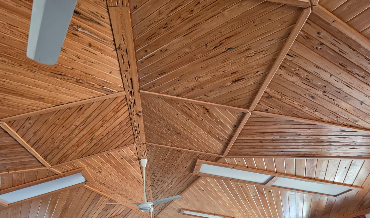 Light Pecky cypress ceiling